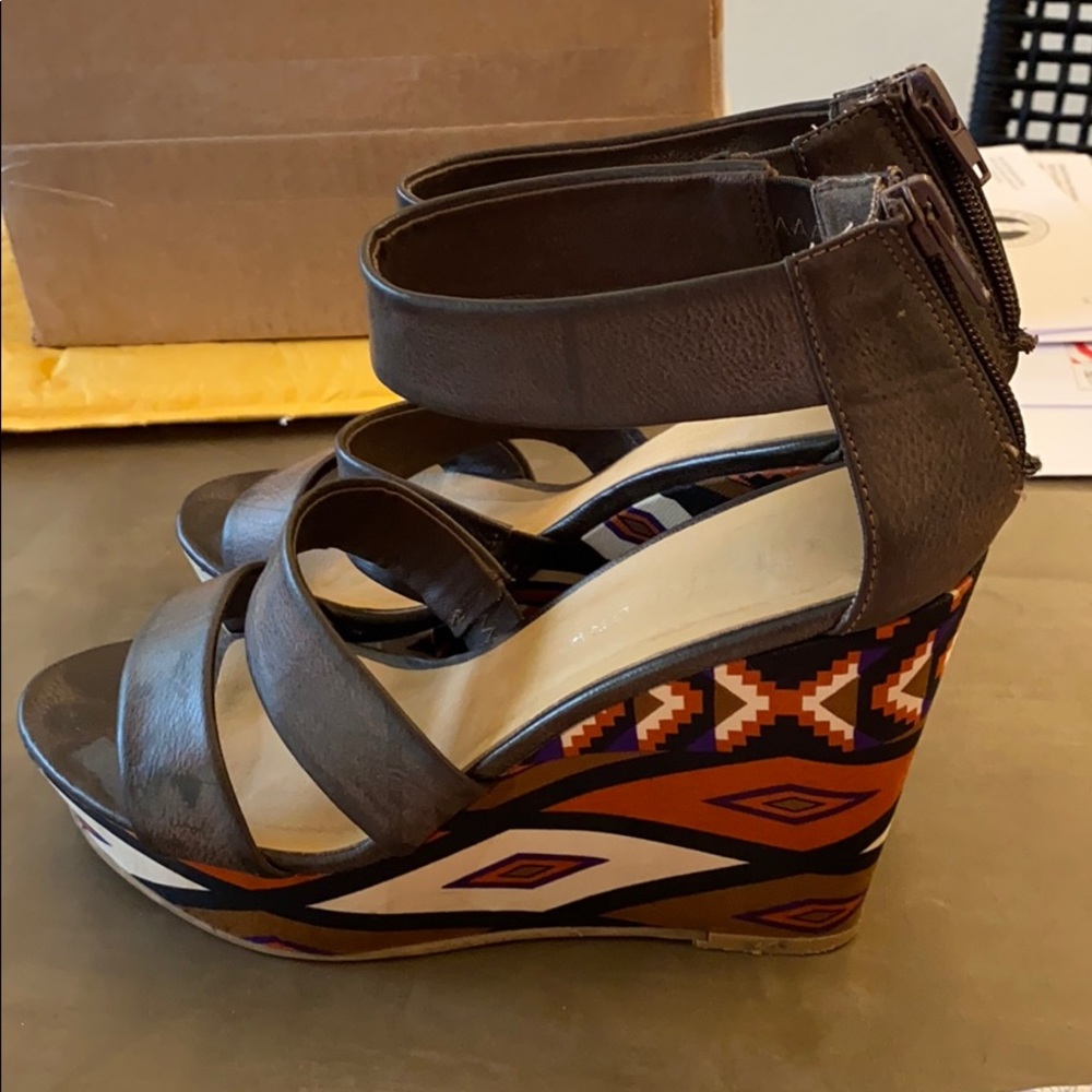 Chinese laundry wedges